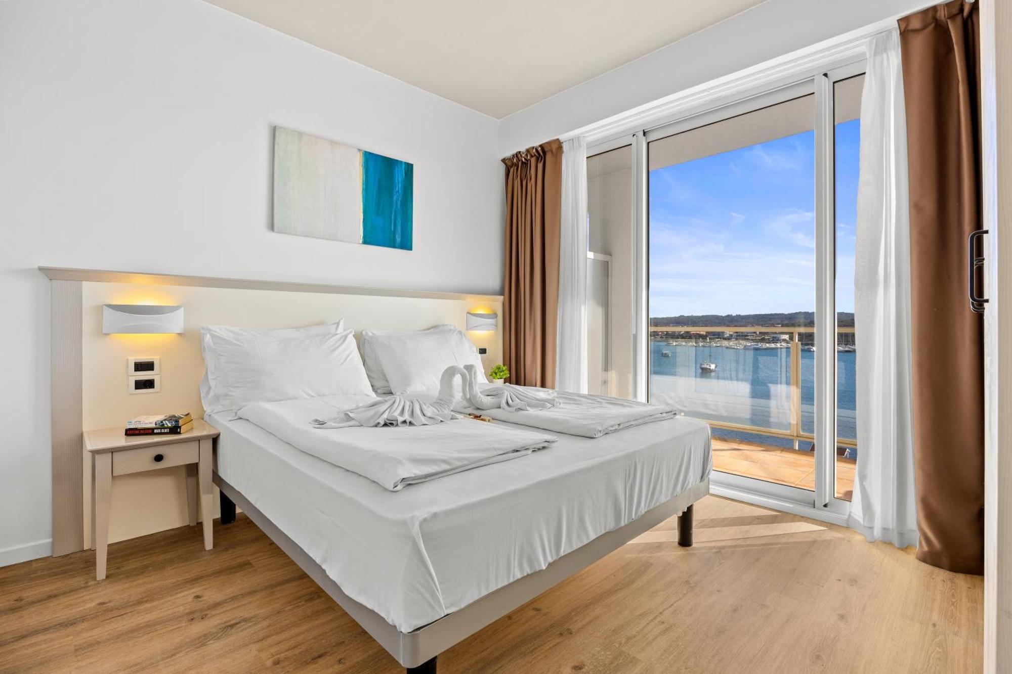Appartamento Superior con 2 Camere da Letto, Balcone e Vista Mare (6 Persone)